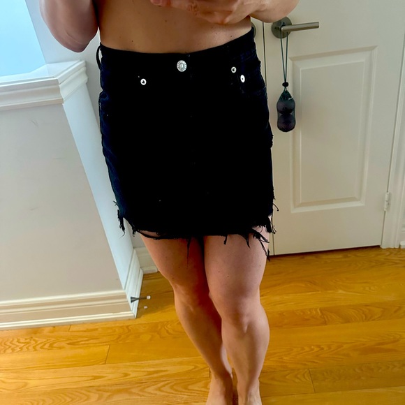 AGolde size 25 black distressed style denim skirt. Worn once. Fits true tosize. - Picture 1 of 4